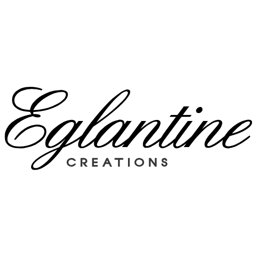 Wir sind stolz, mit Eglantine Creations zu kooperieren! Dank dieser Partnerschaft bieten wir euch hochwertige Brautmode zu günstigen Preisen – traumhafte Kleider im Outlet oder individuell angepasste Designs.